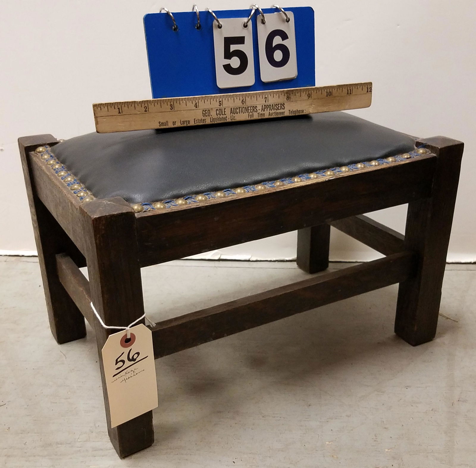 VINTAGE MISSION OAK FOOTSTOOL 10"H X 16"W X 10"D (1 of 2)