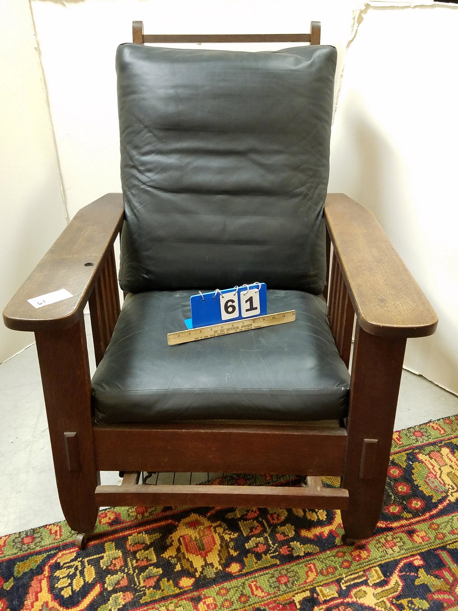 VINTAGE MISSION OAK RECLINER W/ PULL OUT FOOT REST: VINTAGE MISSION OAK RECLINER W/ PULL OUT FOOT REST