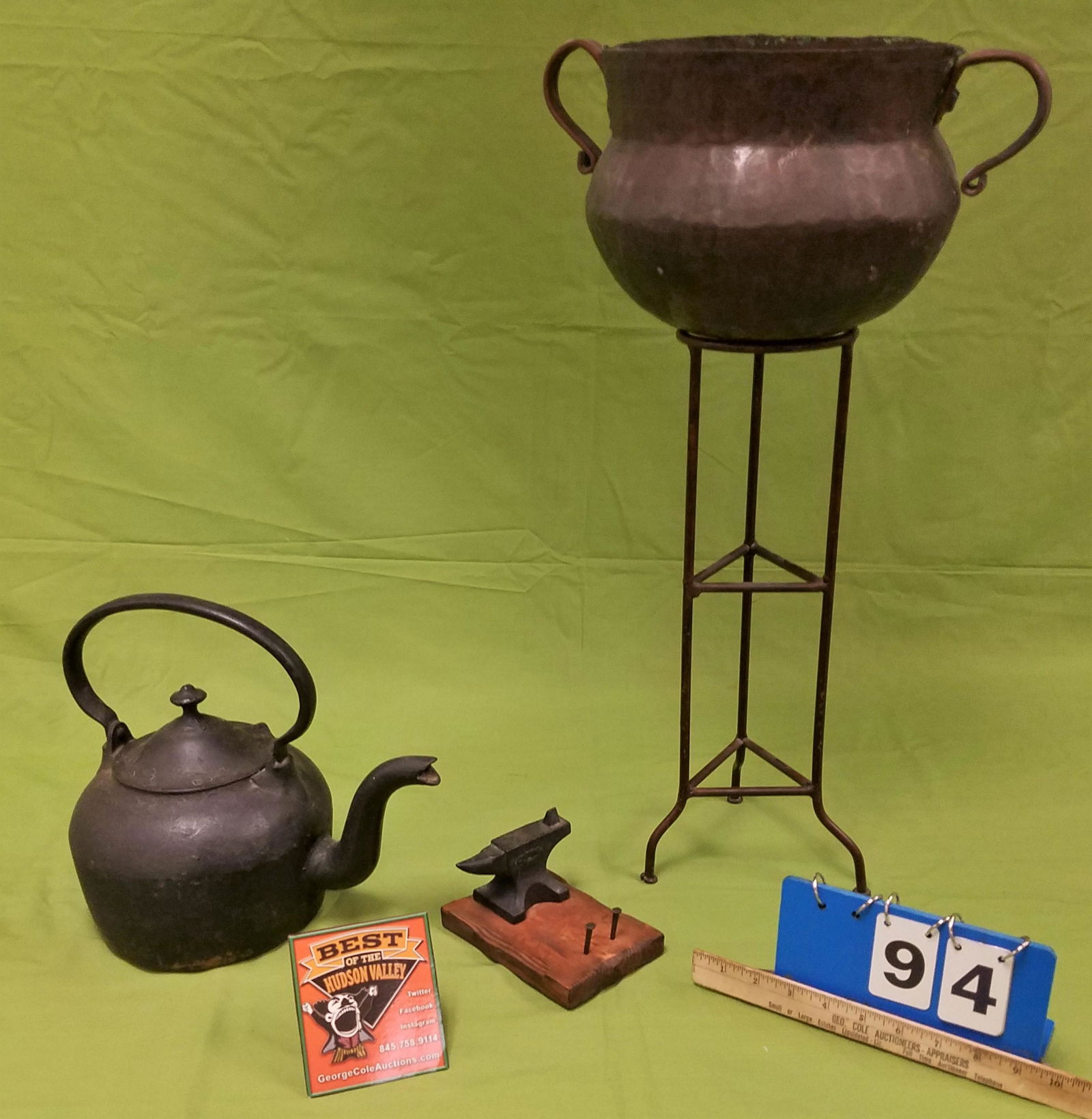 BX CAST IRON KETTLE, COPPER POT ETC (1 of 2)