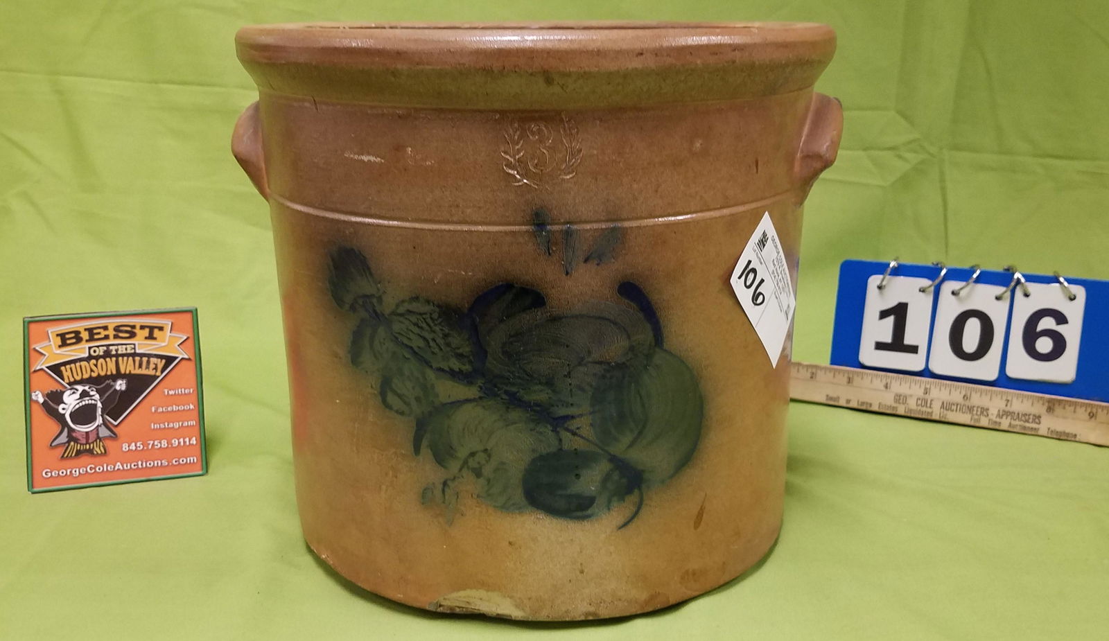 STONEWARE BLUE DEC 3 GAL CROCK (1 of 3)