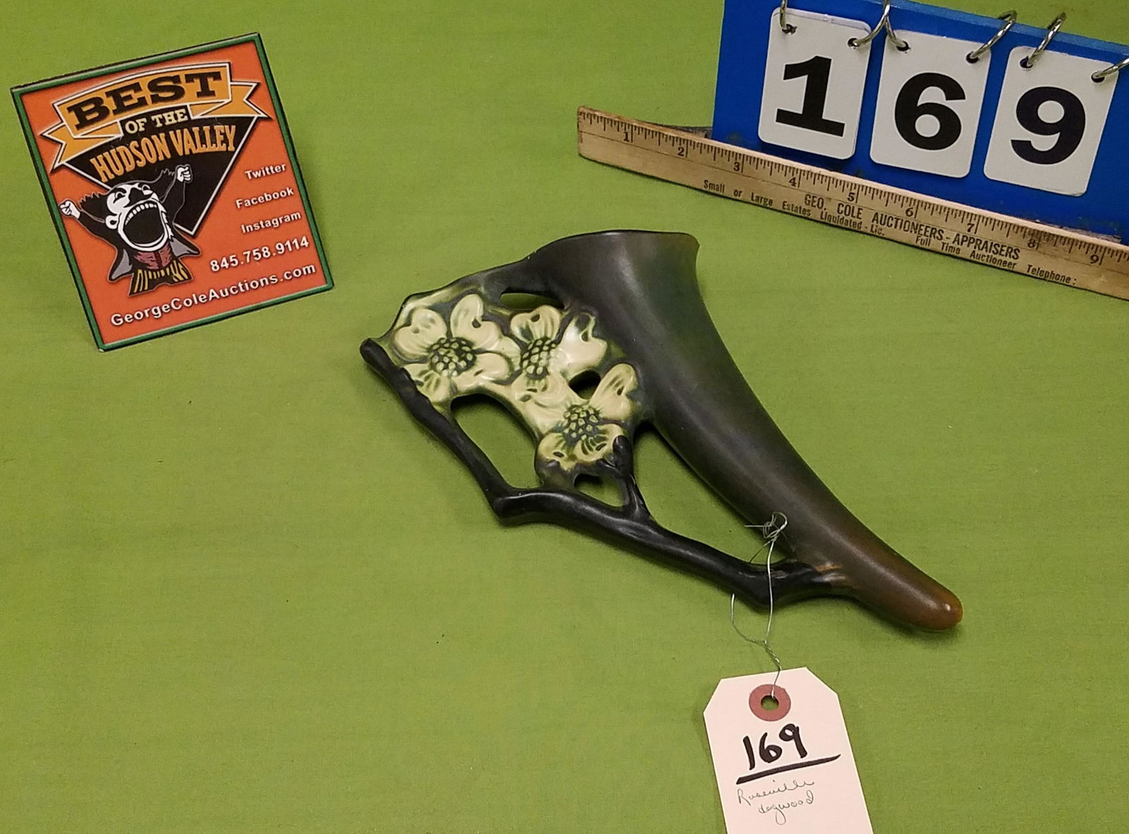 ROSEVILLE WALL POCKET DOGWOOD 10" (1 of 2)