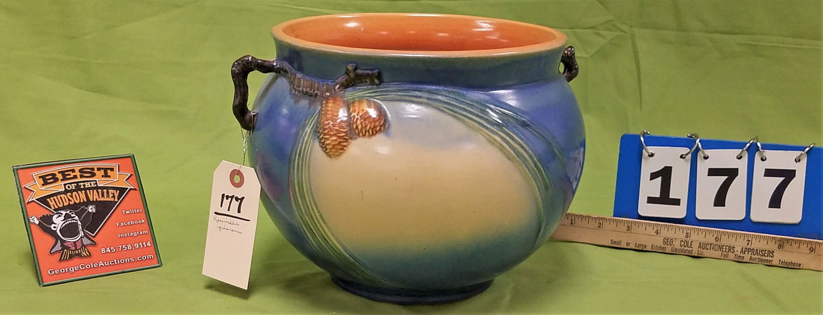 ROSEVILLE PINECONE JARDENIER 402-8" (1 of 6)