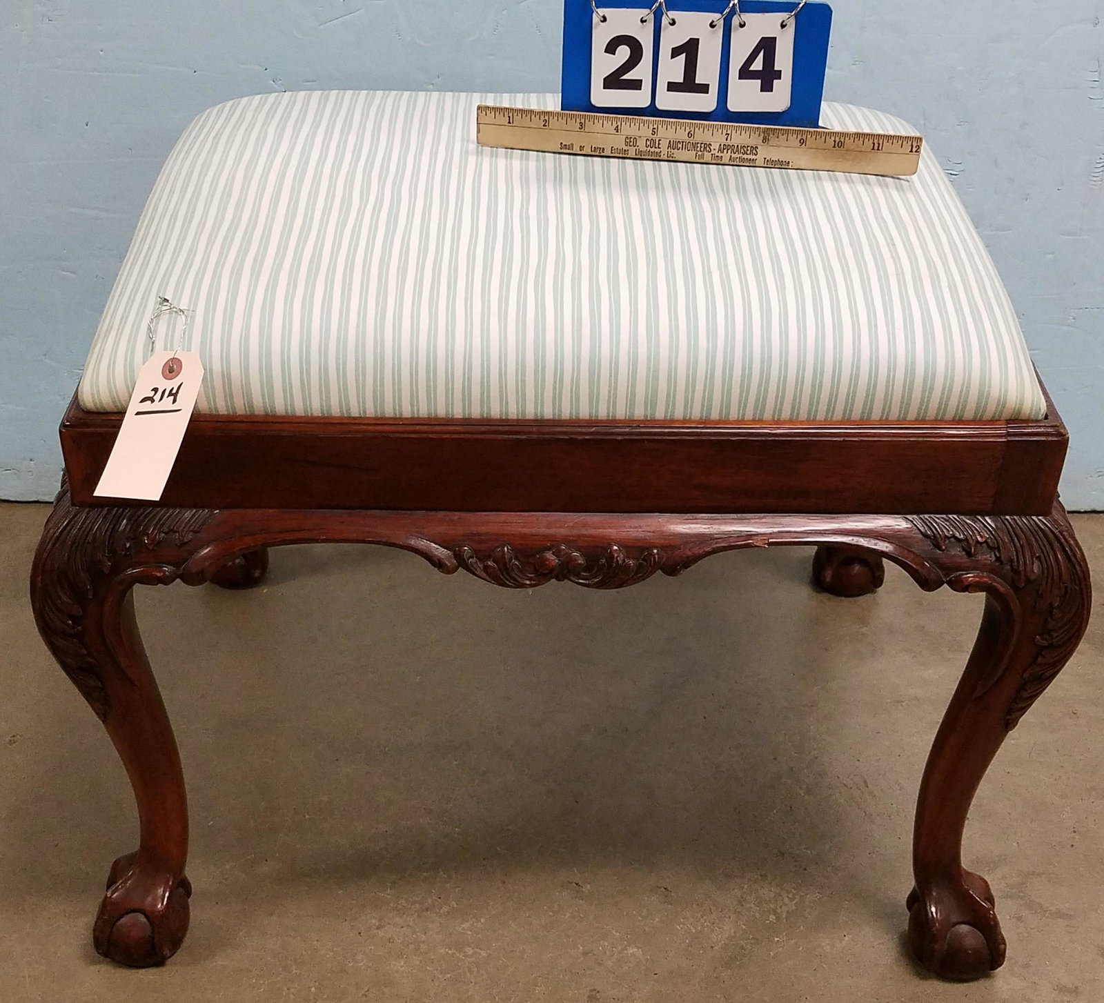 CHIPPENDALE STYLE UPHOLS SEAT BENCH 20 1/2"H X 26"W X: CHIPPENDALE STYLE UPHOLS SEAT BENCH 20 1/2"H X 26"W X 20"D
