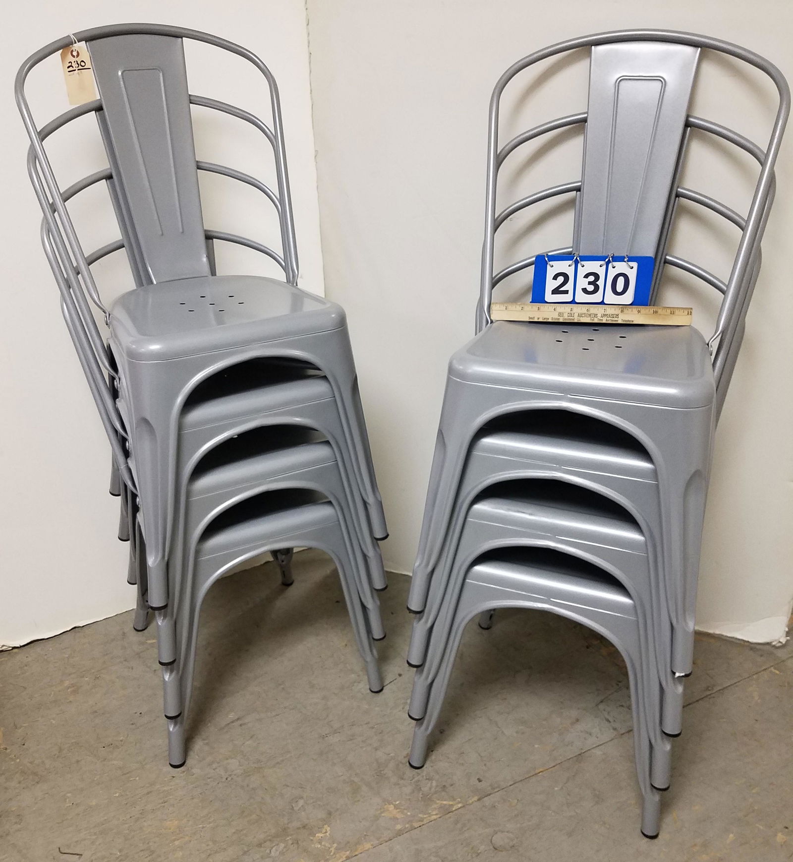 SET 8 METAL STACKABLE CHAIRS (1 of 2)
