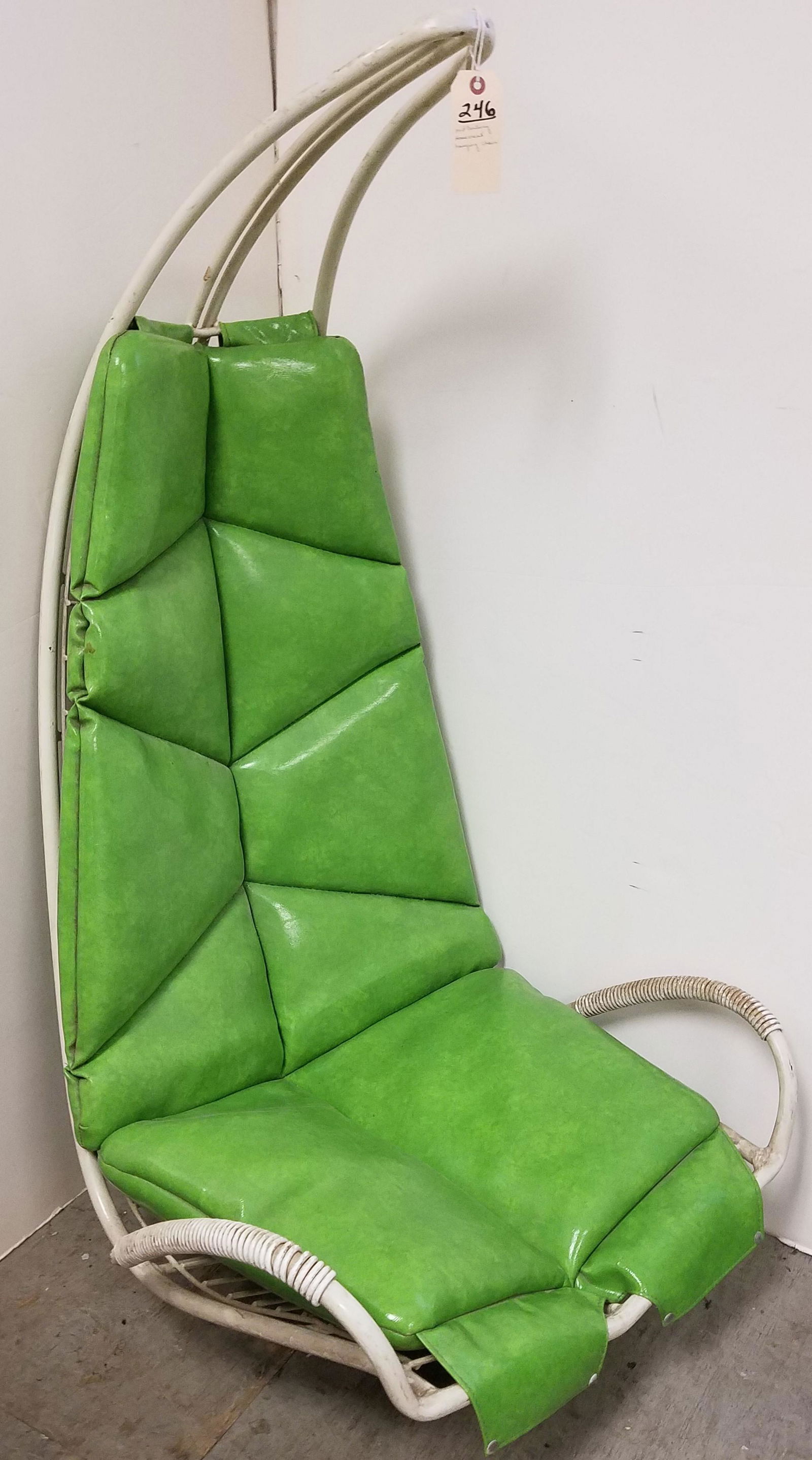 MID CENTURY METAL FRAME HOME CREST HANGING CHAIR (1 of 3)