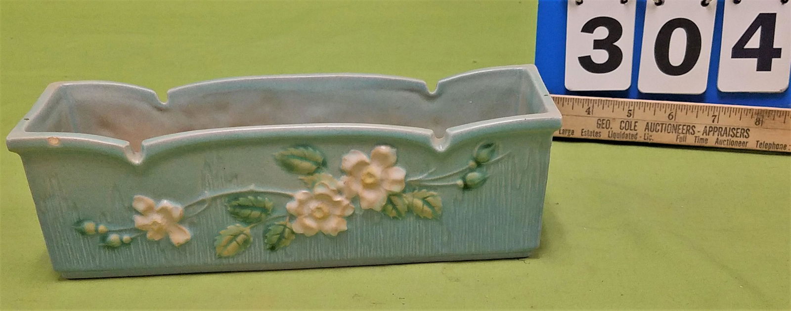 ROSEVILLE WHITE ROSE WINDOW BX 382-9" SM CHIP ON TOP (1 of 4)