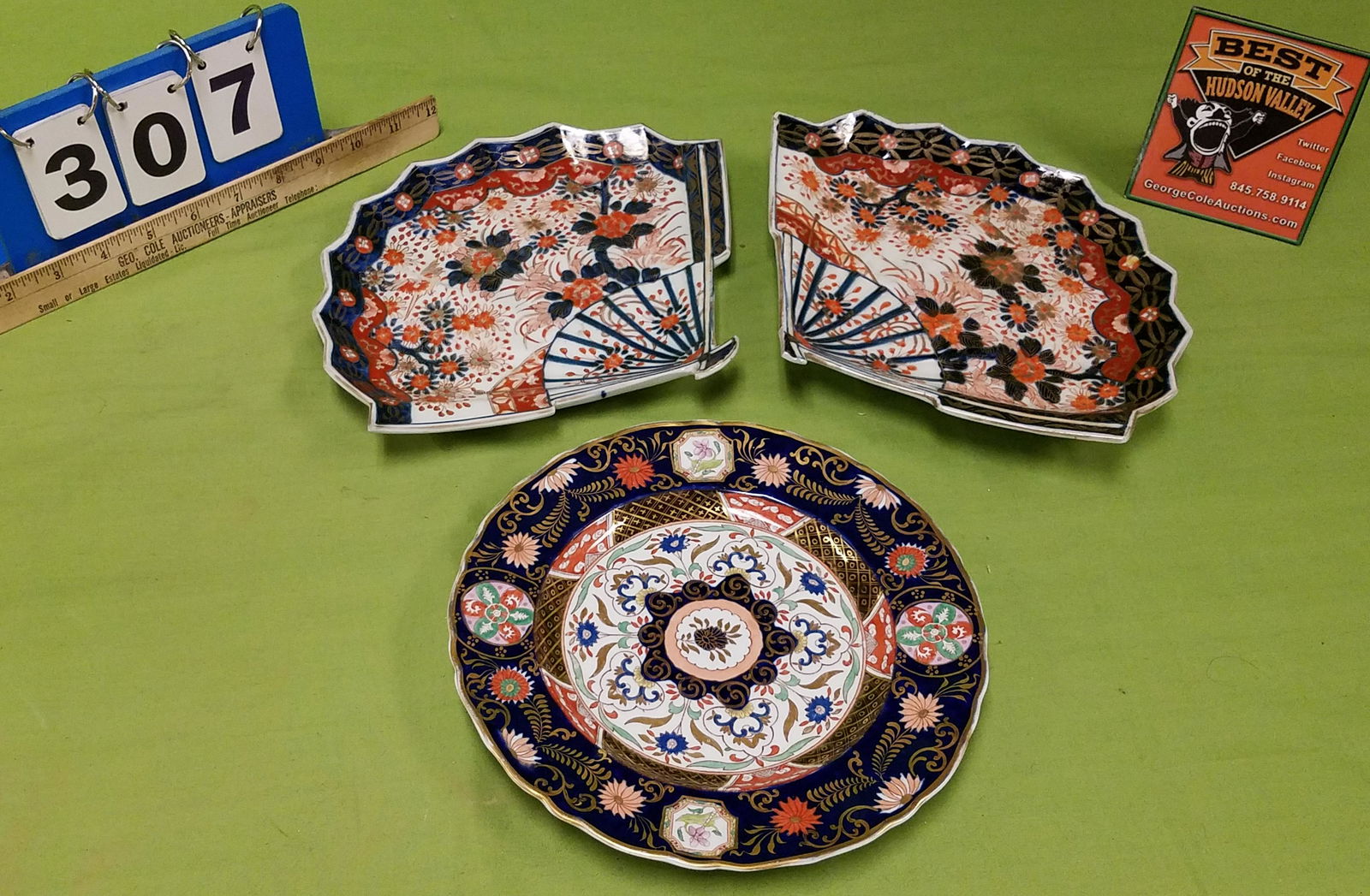 TRAY 2 IMARI FAN PLATES (1 REPAIRED) 11" X 9" AND 19TH (1 of 4)