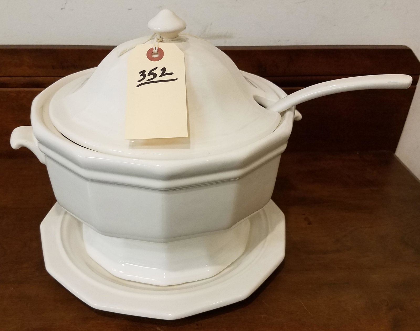 CERAMIC TUREEN AND LINER: CERAMIC TUREEN AND LINER