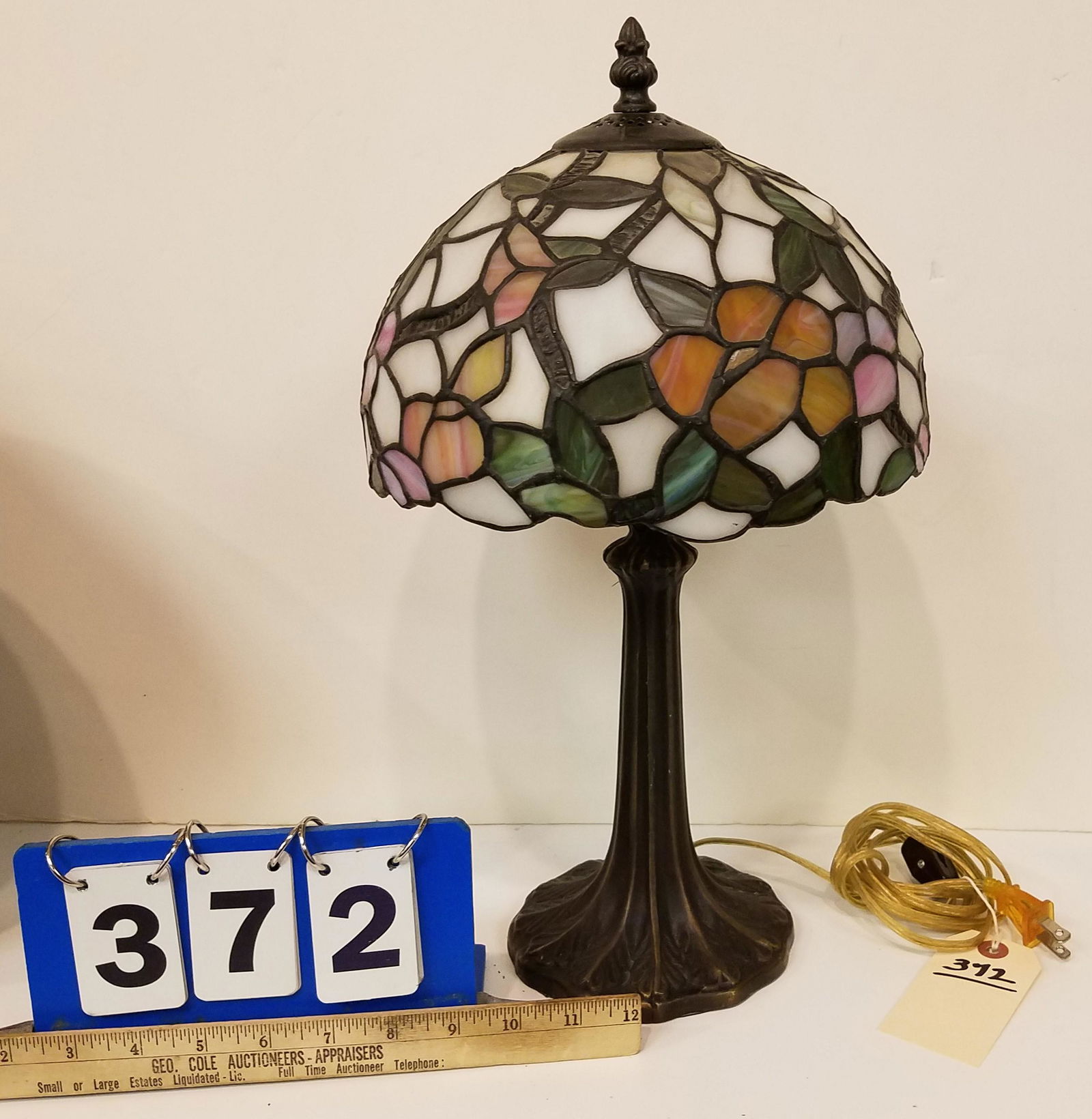 CONTEMP LEADED SHADE TABLE LAMP 17"H X 9 1/2" DIAM (1 of 2)