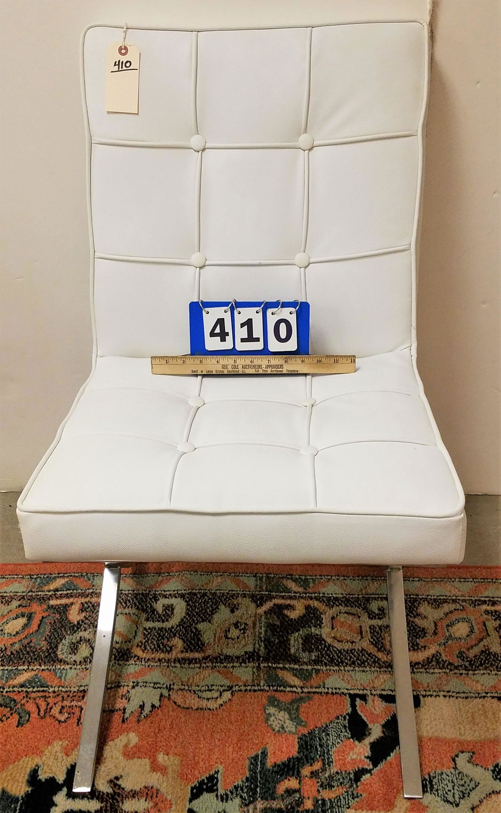 MODERN CHROME BASE UPHOLS CHAIR (1 of 3)