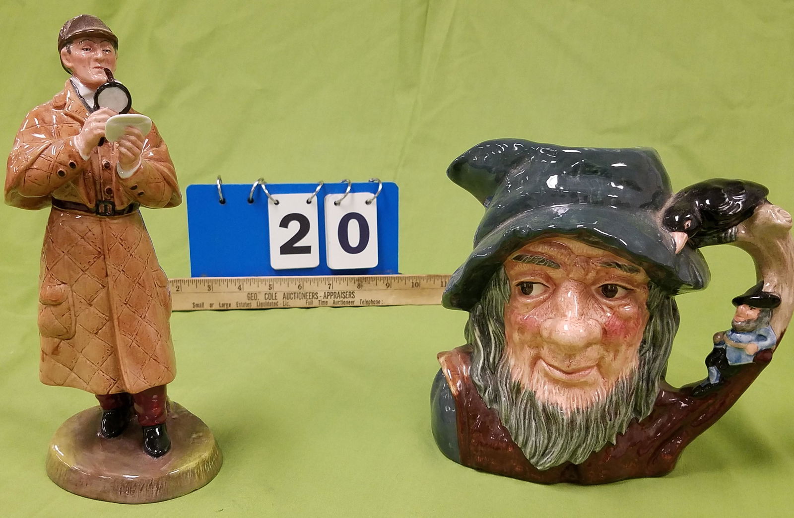 TRAY 2 PC ROYAL DOULTON THE DETECTIVE AND RIP VAN (1 of 3)