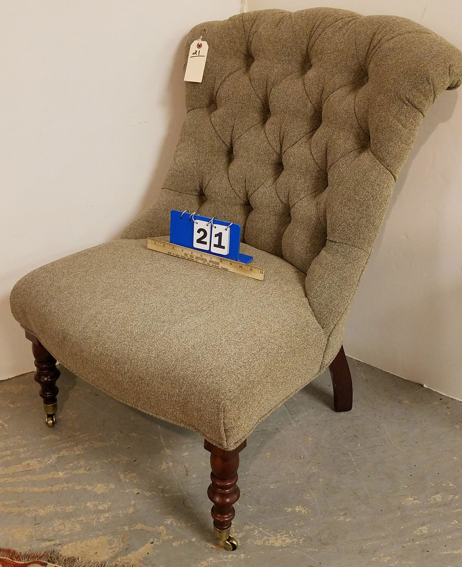 UPHOLS VICT STYLE CHAIR (1 of 2)