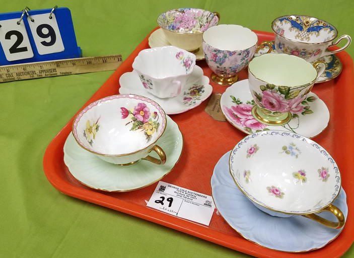 TRAY 6 SHELLEY CUPS AND SAUCERS AND 1 CUP (0029) on Oct 16, 2021