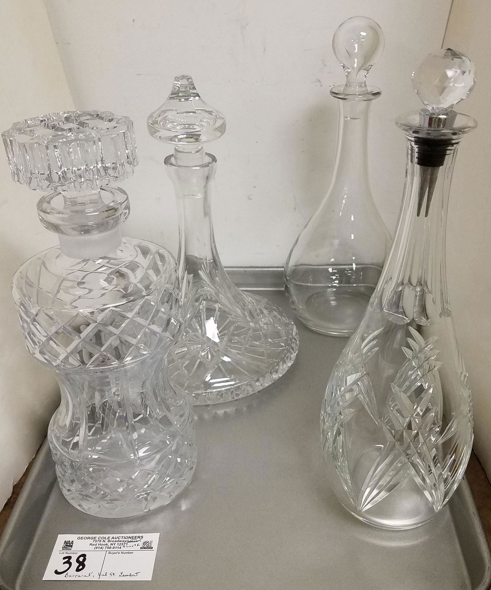 TRAY 4 DECANTERS BACCARAT, VAL ST LAMBERT (1 of 4)