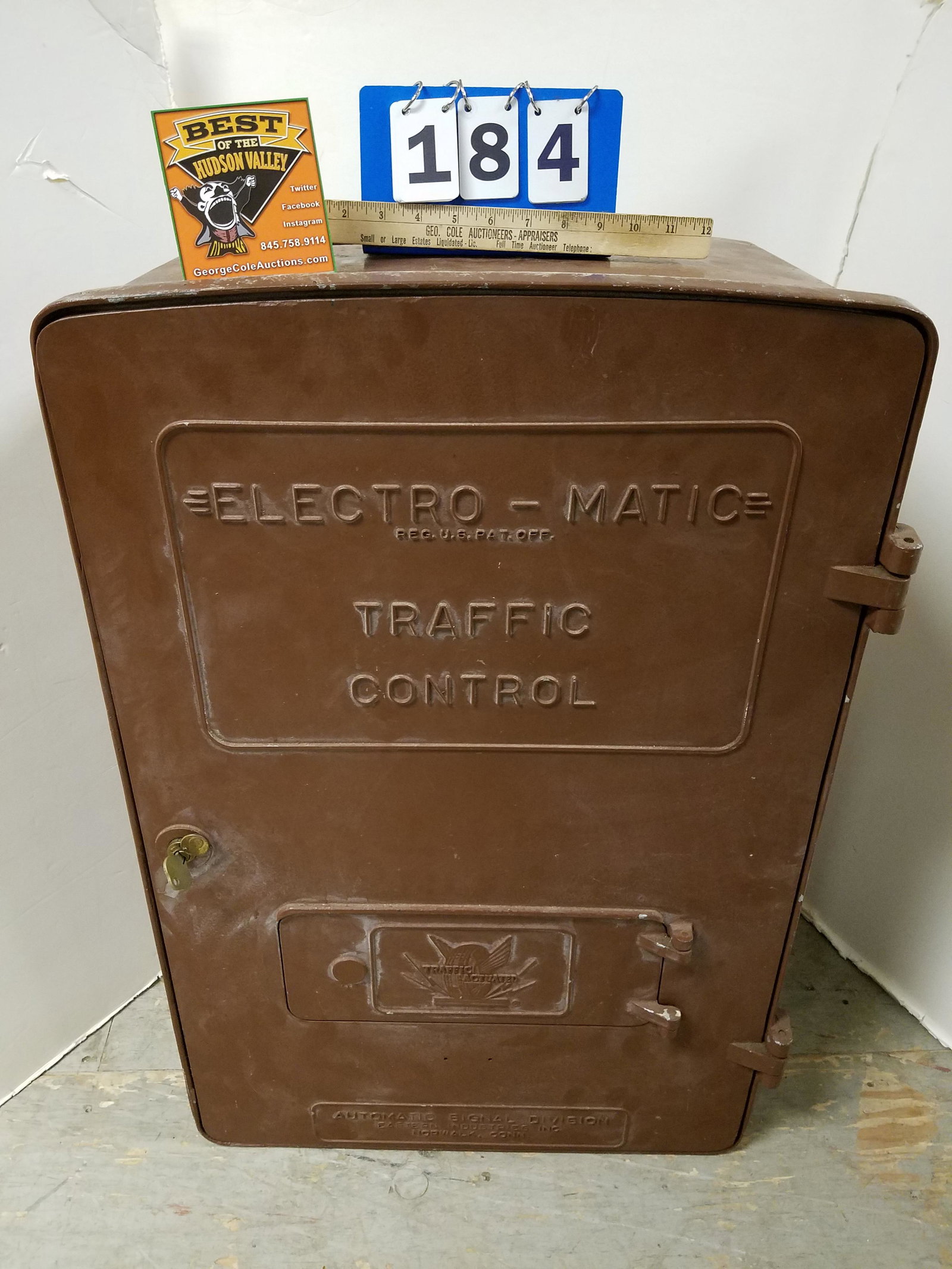 ELECTRO-MATIC TRAFFIC CONTROL BX 32 1/2" X 21"W X 14"D (1 of 5)