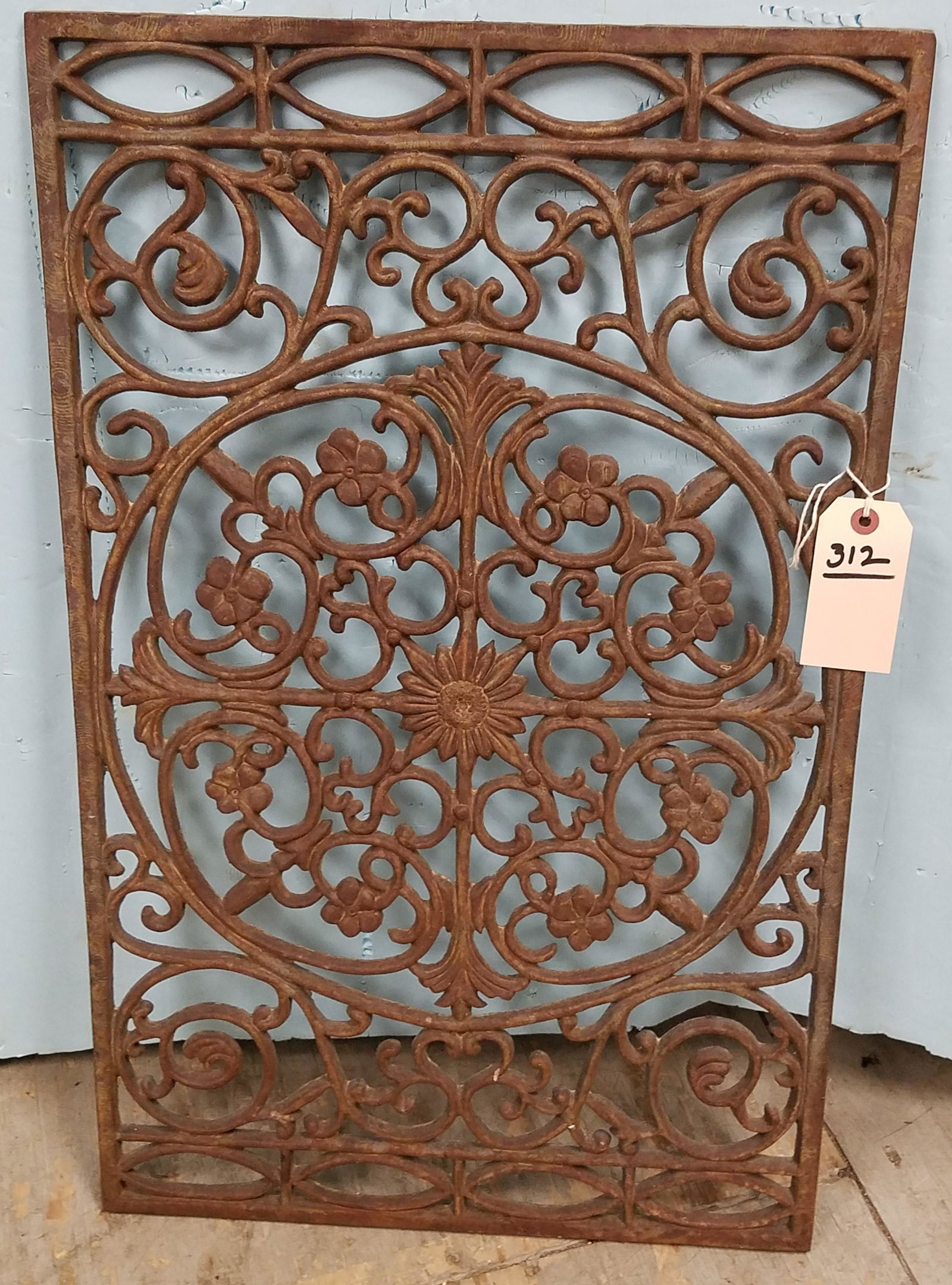 CAST IRON GRATE 27 1/2" X 17 1/2" (1 of 1)