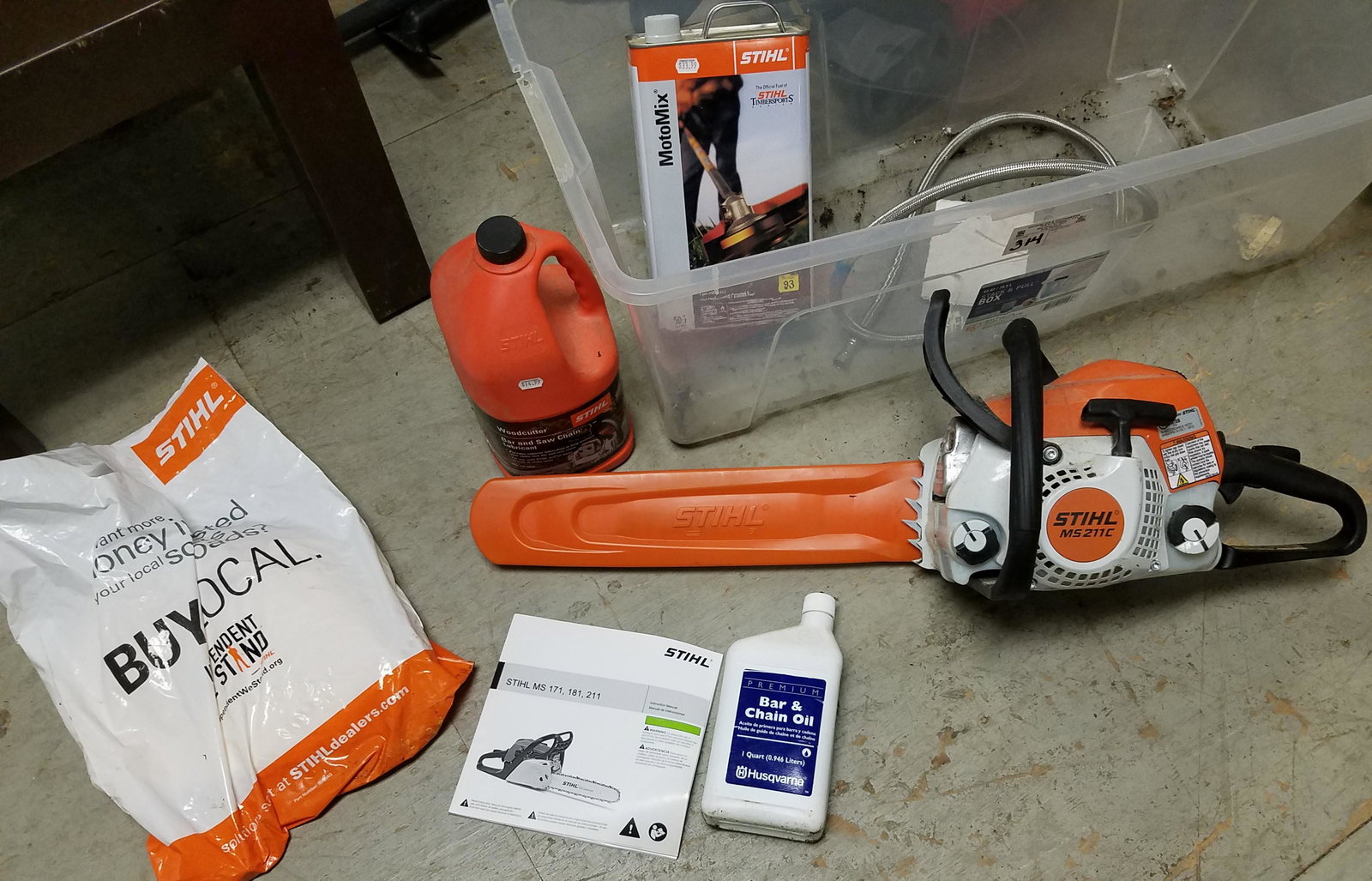 TUB STIHL MS211C CHAIN SAW AND ACCESSORIES (1 of 7)