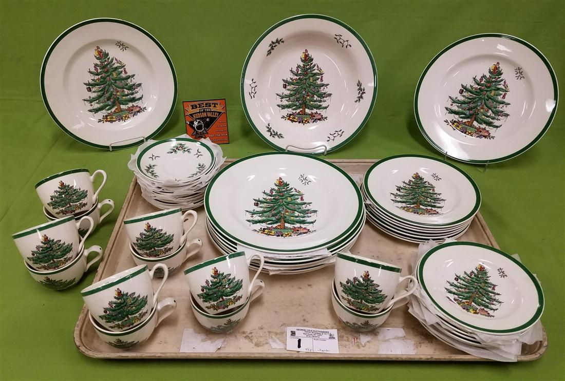 SPODE 48 PC CHRISTMAS TREE DINNER SERVICE (1 of 4)