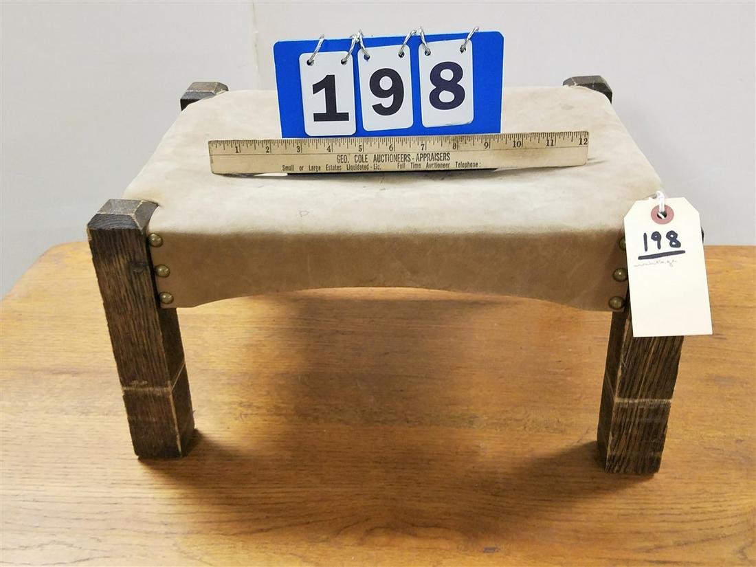 VINTAGE MISSION OAK FOOTSTOOL 9 1/4"H X 17"W X 13"D (1 of 2)