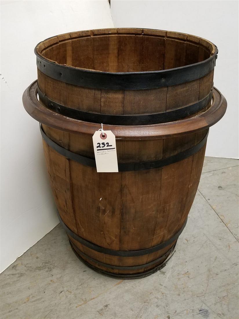 BARREL 30"H X 18" DIAM W/ 3 VINTAGE TENNIS RACKETS (1 of 3)