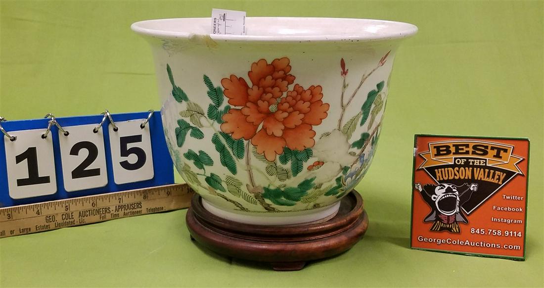 19TH C CHINESE PORCELAIN FLOWER POT (SM CHIP ON RIM) 6 (1 of 4)