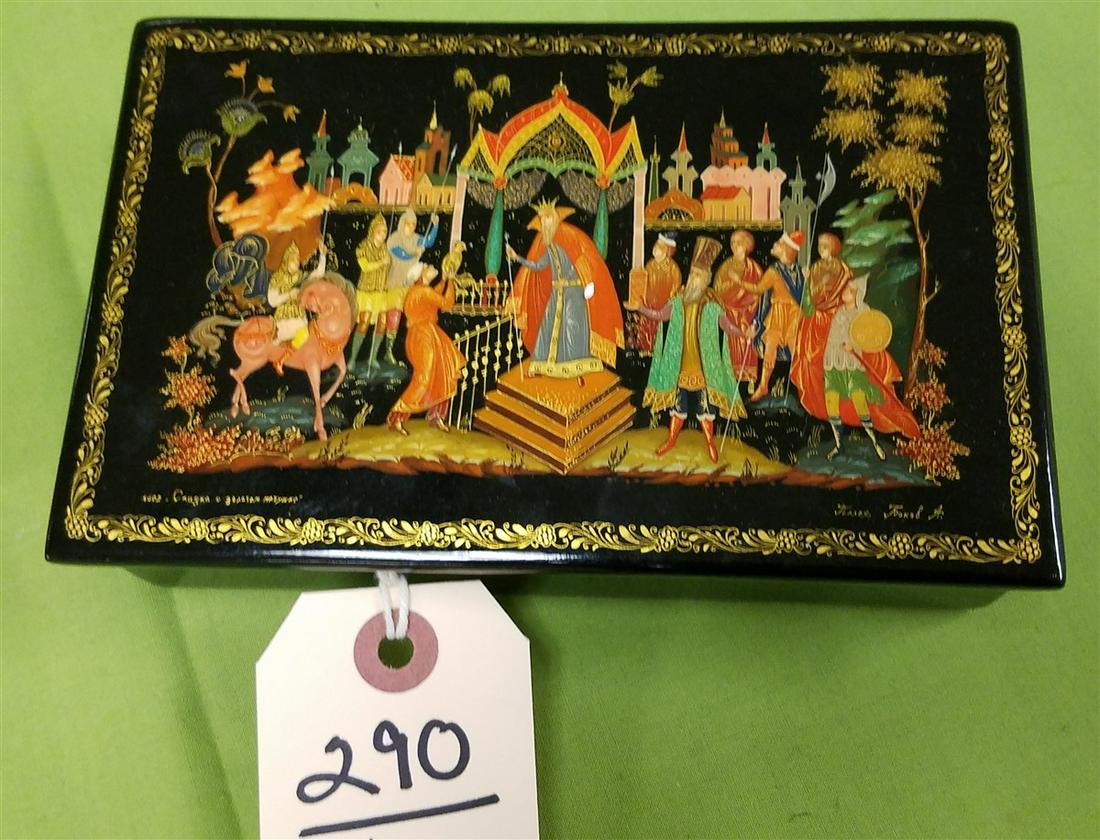 RUSSIAN LACQUER BX 1 1/2"H X 6 3/4"W X 4 1/4"D: RUSSIAN LACQUER BX 1 1/2"H X 6 3/4"W X 4 1/4"D