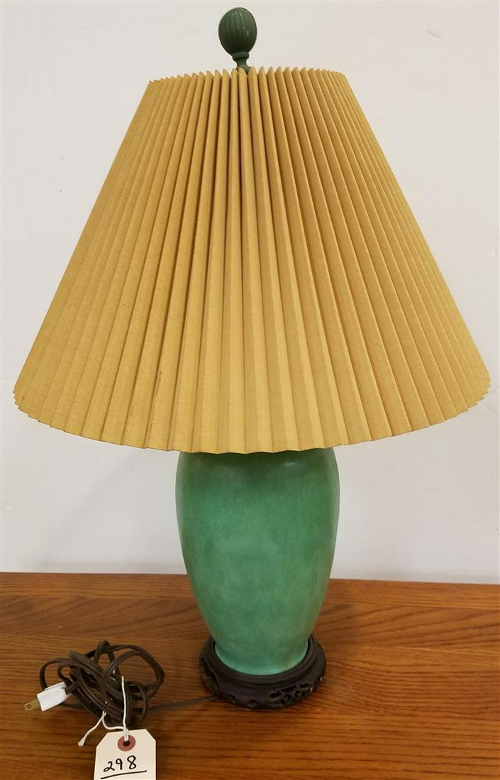 POTTERY VASE TABLE LAMP 22" (1 of 3)