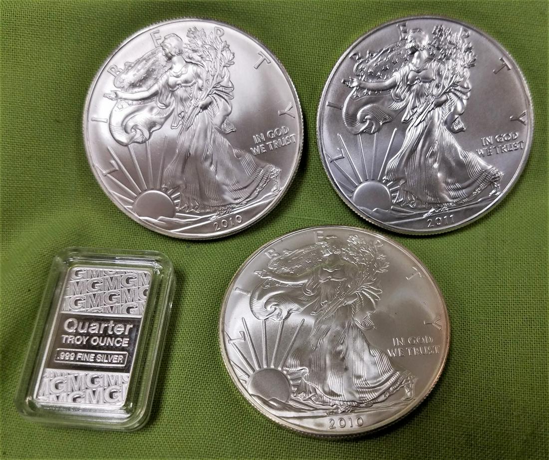 LOT OF 3 SILVER EAGLES 2 2010, 1 2011, QUARTER TROY OZ (1 of 4)