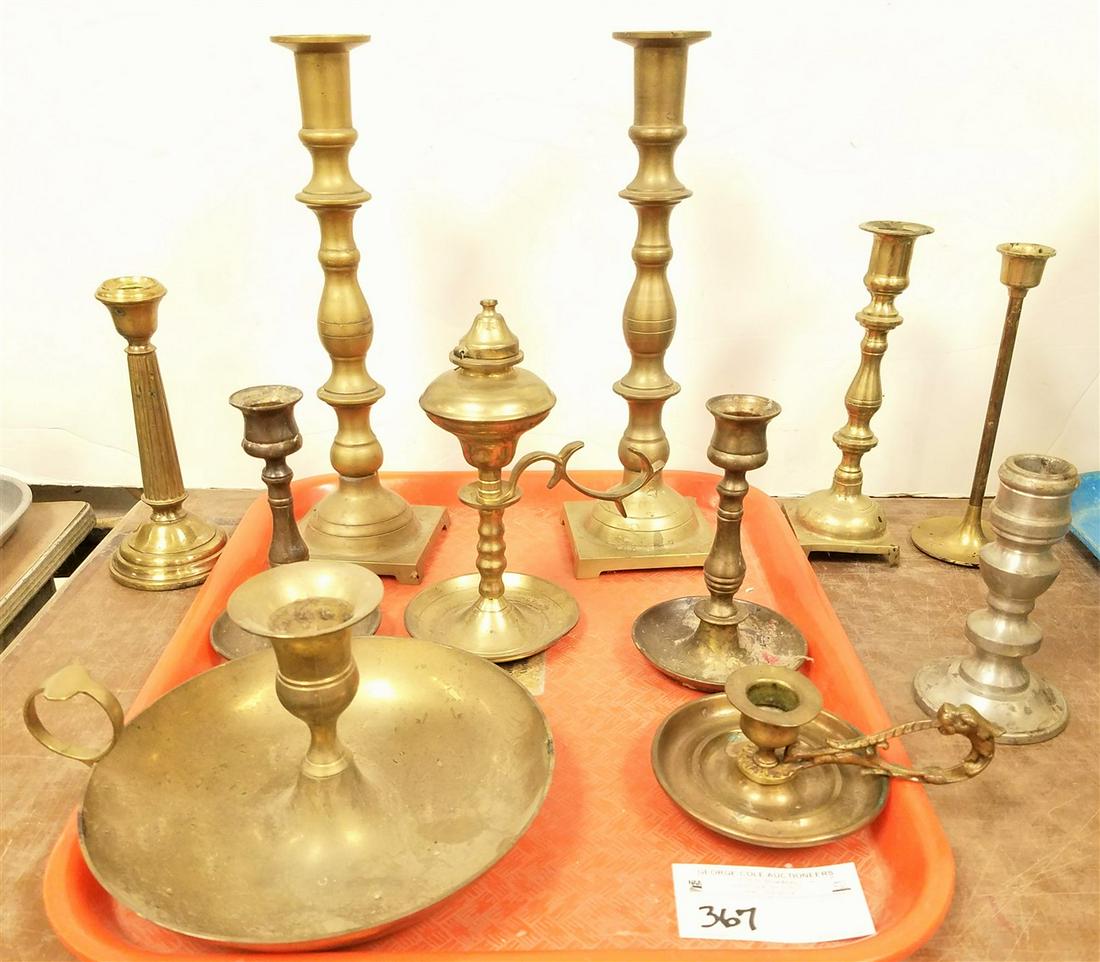 TRAY OF BRASS CANDLESTICKS AND CHAMBER STICKS (1 of 1)