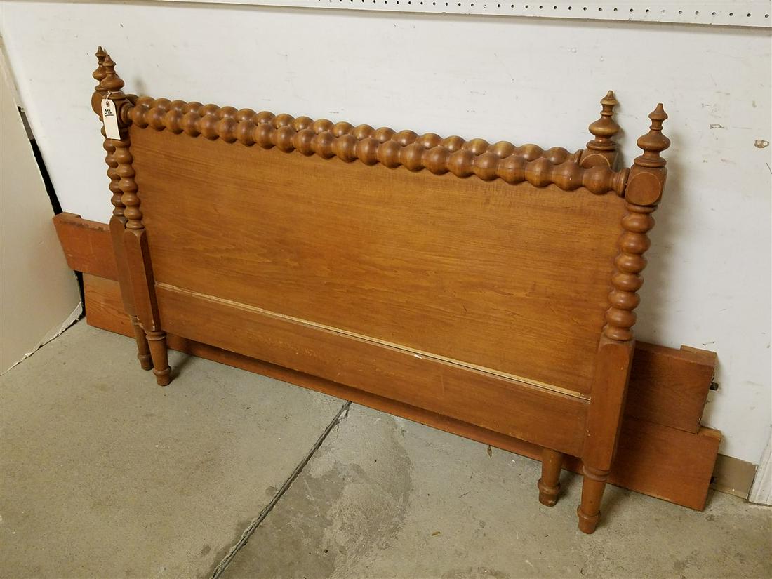 19TH CENTURY SAUSAGE TURNED 3/4 BED 38"H: 19TH CENTURY SAUSAGE TURNED 3/4 BED 38"H