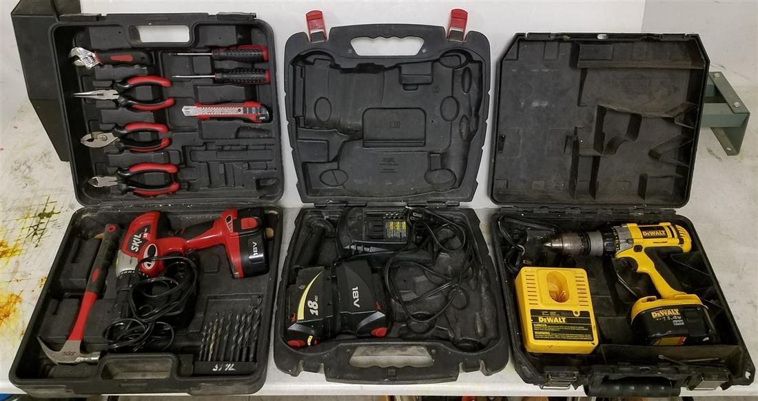 BOX OF DEWALT CORDLESS XRP DRILL, SKILL HAND TOOL KIT (1 of 8)