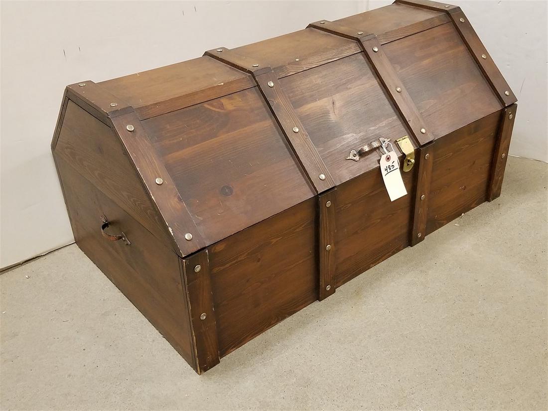 PINE TRUNK 18"H X36"'W X21.5"D W/ CONTENTS: PINE TRUNK 18"H X36"'W X21.5"D W/ CONTENTS