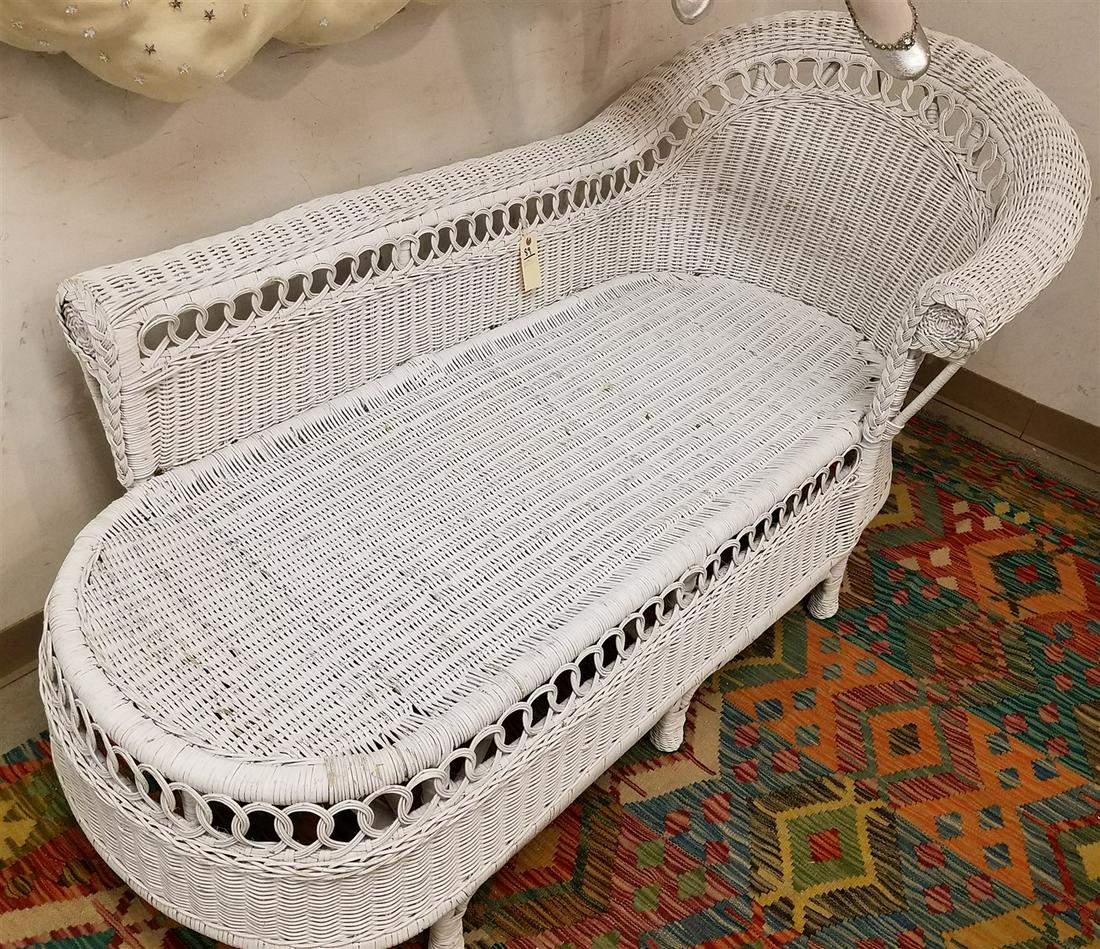 WICKER CHAISE LOUNGE 3'H X 6'L X 3'W (1 of 4)
