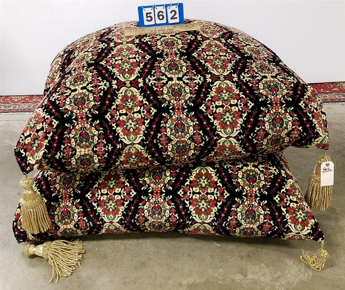 PR REALLY BIG PILLOWS 15"H X 44" SQ: PR REALLY BIG PILLOWS 15"H X 44" SQ