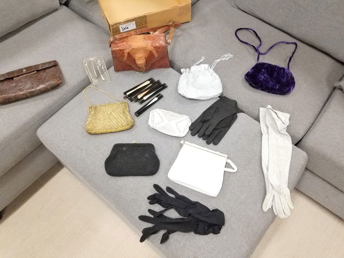 TRAY PURSES BEADED, VELVET, ALLIGATOR (1 of 3)