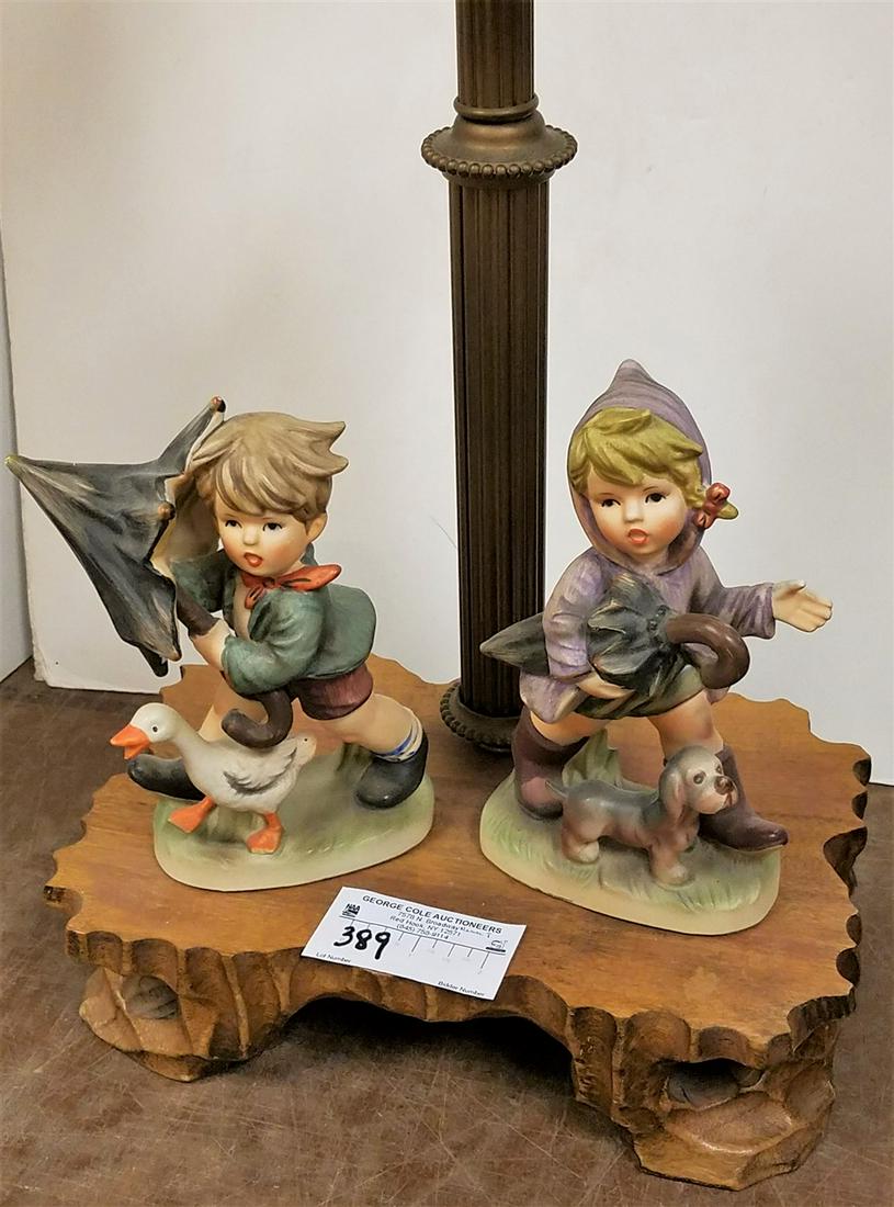WOODEN LAMP W/ 2 HUMMEL FIGURINES: WOODEN LAMP W/ 2 HUMMEL FIGURINES