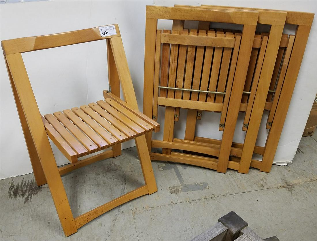 LOT 4 FOLDING CHAIRS (1 of 2)
