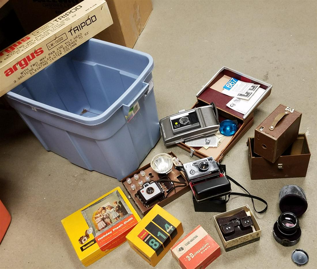 BX CAMERAS KODAK MODEL J66 MOVIE CAMERA, KODAK 814, 2 BROWNIES, 3D VIEW MASTER (1 of 6)