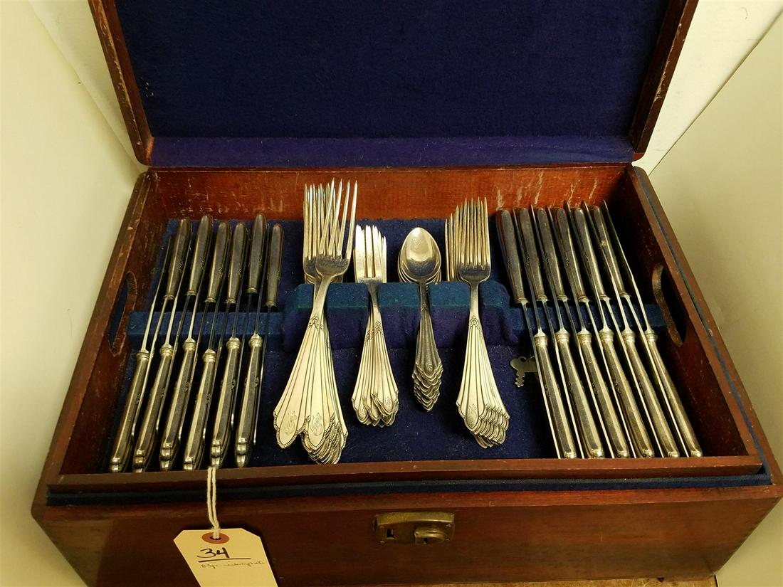 BXD SET 83 PC SILVERPLATE FLATWARE (1 of 3)