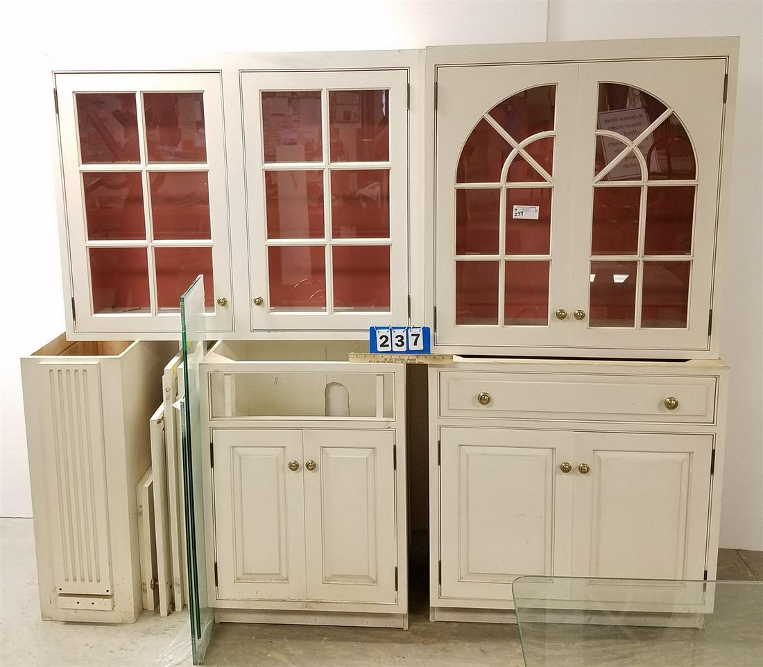 LOT KITCHEN CABINETS (1 of 3)