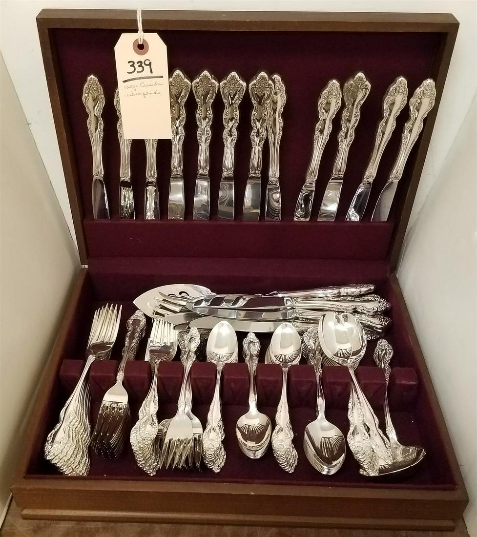 BXD SET 120 PC ONEIDA SILVERPLATE FLATWARE (1 of 3)