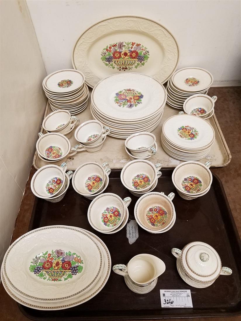 TRAY 76PC WEDGWOOD WINDERMERE DINNER SERVICE (1 of 3)