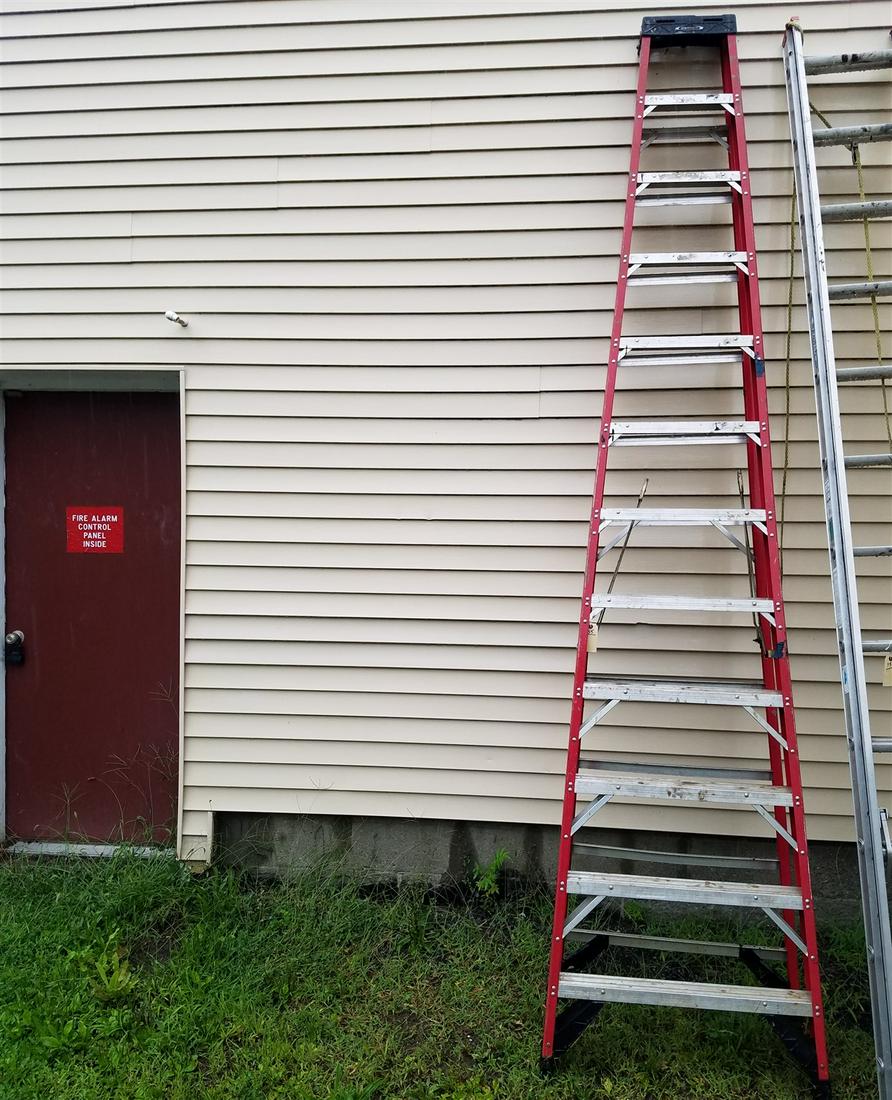 WERNER STEP LADDER 12' (1 of 1)