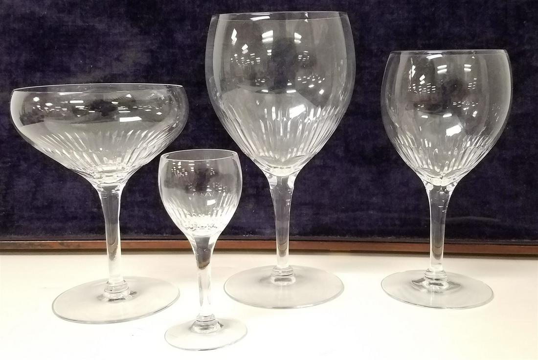 TRAY 32 PC CUT STEMWARE (1 of 3)