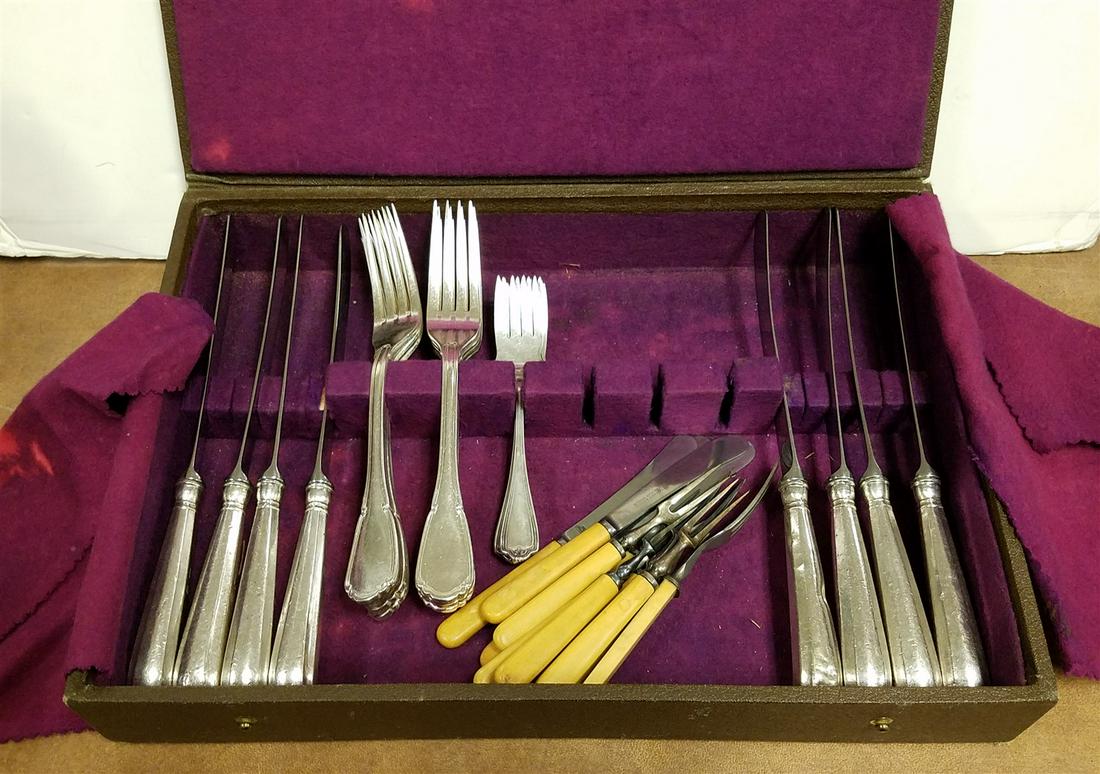BXD SET 122 PC SILVERPLATE FLATWARE AND 11 PCS (1 of 3)