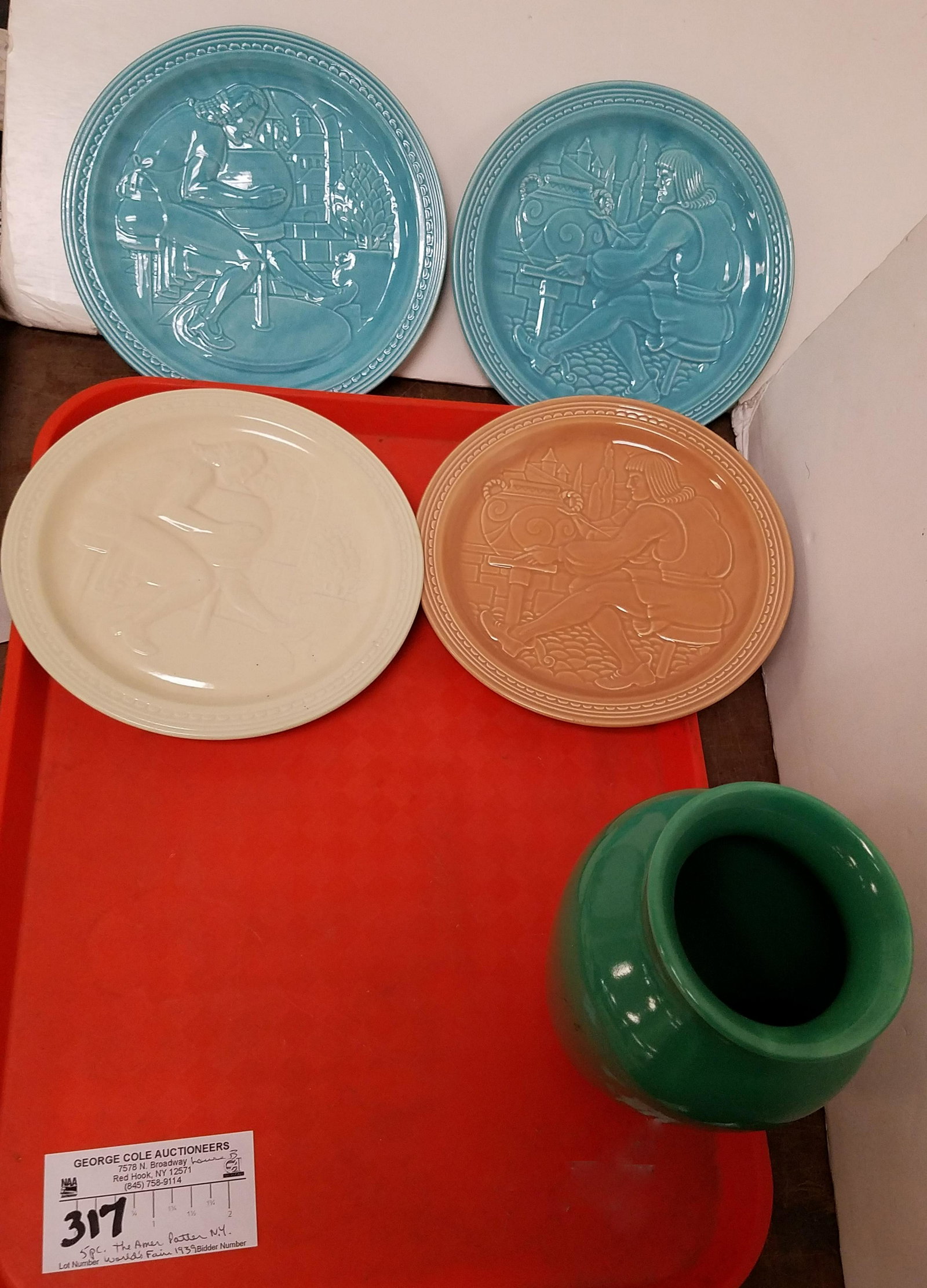 TRAY THE AMER. POTTER NEW YORK WORLDS FAIR 1939 EXHIBIT OF CAPITAL AND LABOR 4-7" PLATES AND VASE 6" (1 of 6)