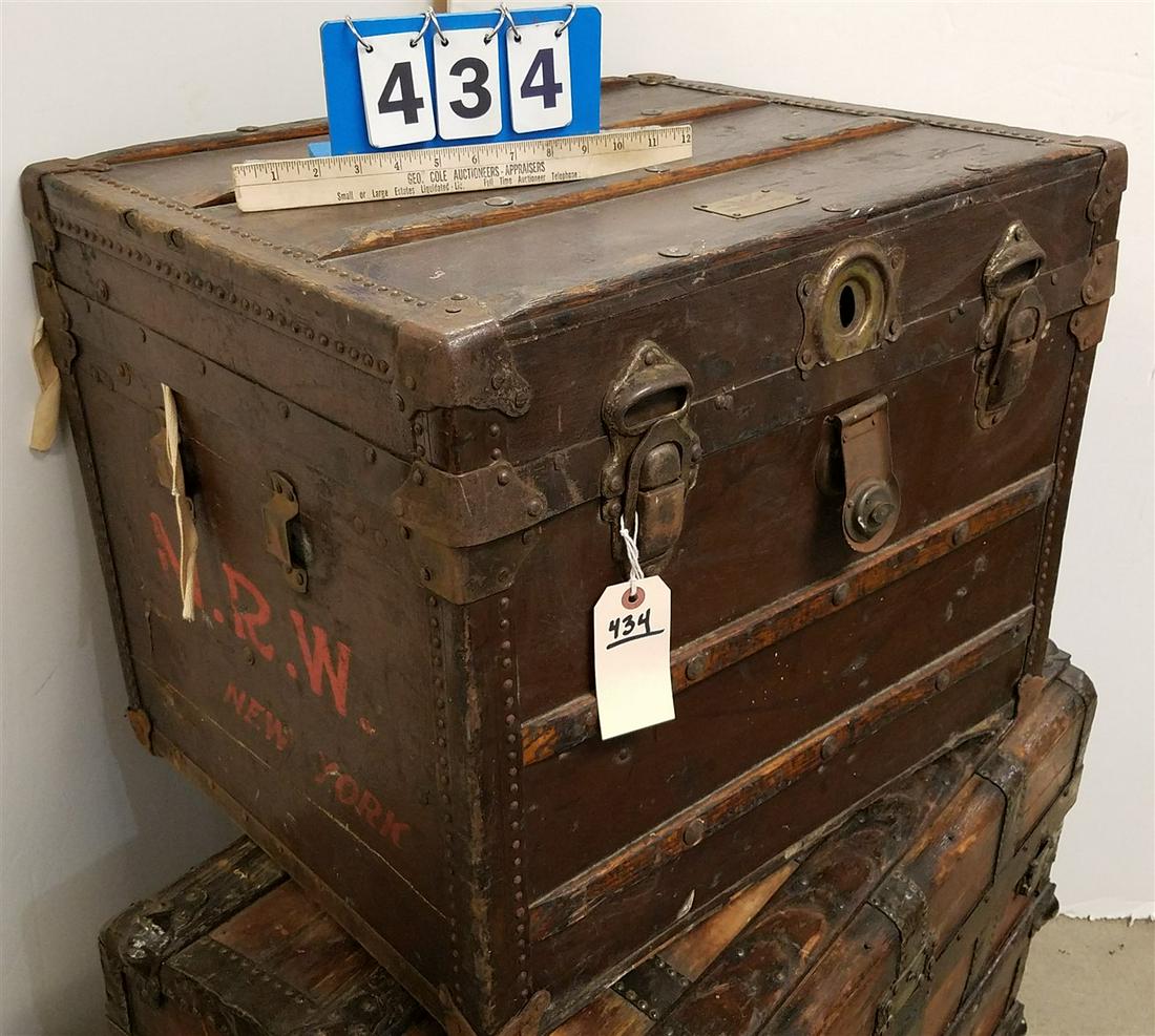 TRUNK 19"H X 23 1/2"w x 19 1/2"D: TRUNK 19"H X 23 1/2"w x 19 1/2"D