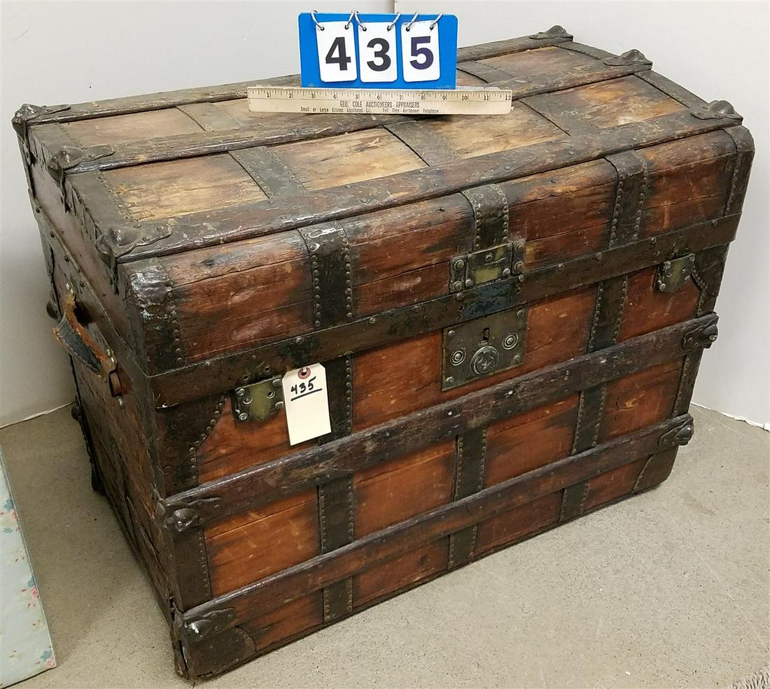 TRUNK 24 1/2"H X 30"W X 18"D: TRUNK 24 1/2"H X 30"W X 18"D