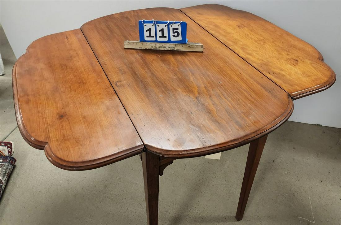 HEPPLEWHITE C1820 PINE PEMBROKE TABLE 29"H X 38"W X 20"D: HEPPLEWHITE C1820 PINE PEMBROKE TABLE 29"H X 38"W X 20"D