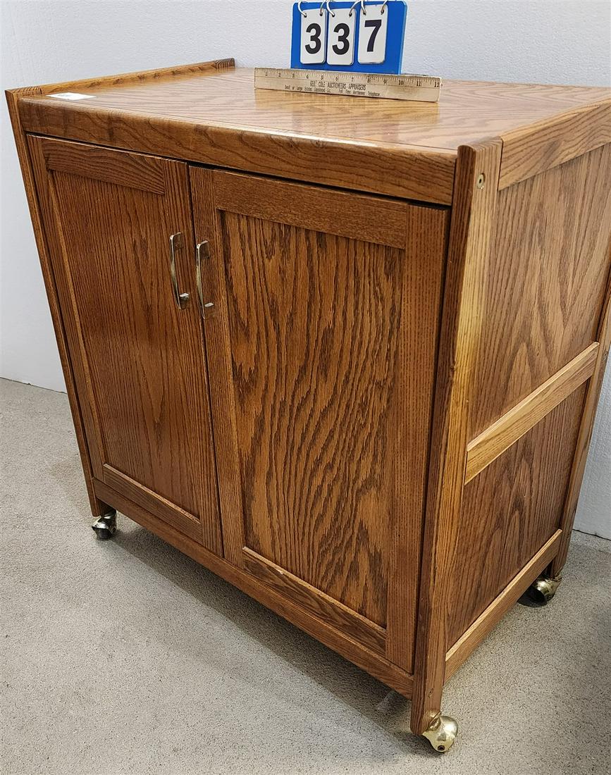 OAK 2 DOOR CABINET 32"H X 29-1/2"W X 18"D: OAK 2 DOOR CABINET 32"H X 29-1/2"W X 18"D